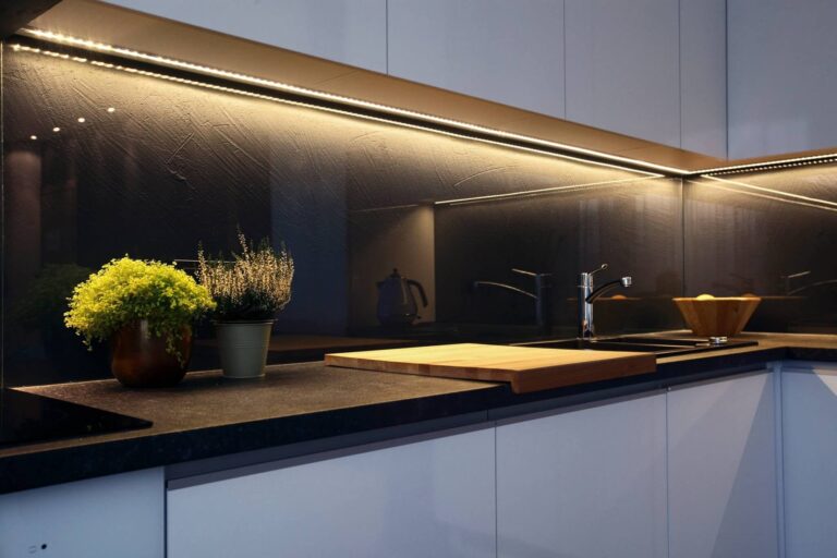 Op zoek naar een keukenachterwand van glas? Quality Glass kan dit voor u maken.