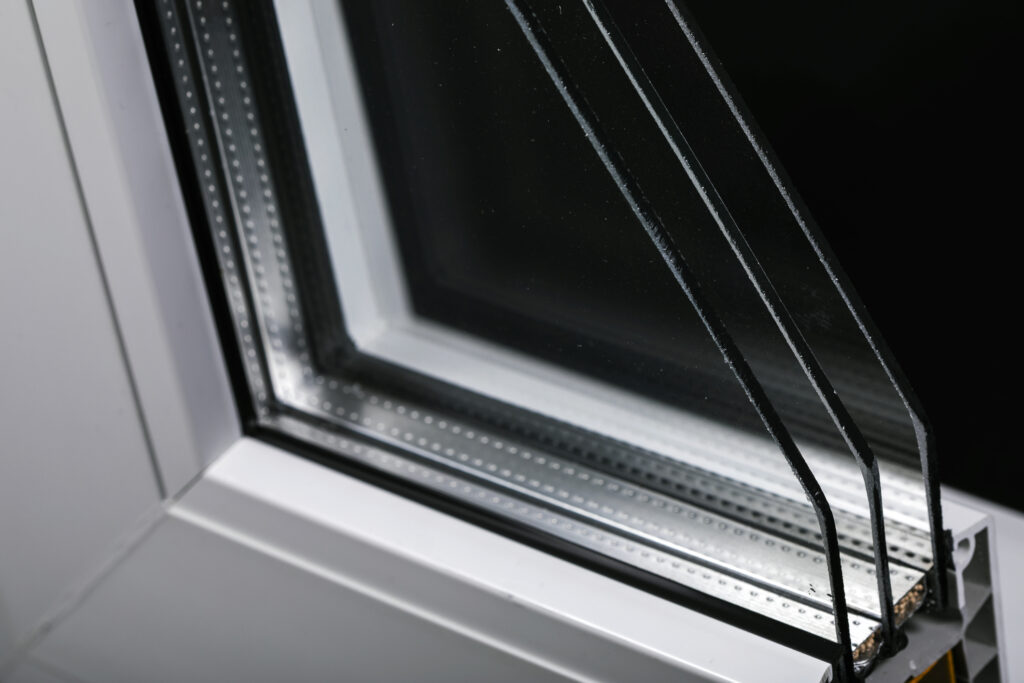 Triple glas nadelen in een raamkozijn
