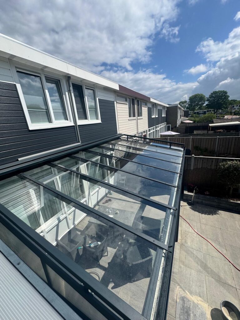 Veranda glas geplaatst 5 meter lang 7 glasplaten