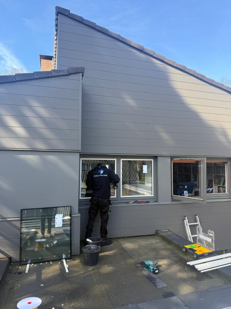 Glas plaatsen stappenplan glaszetter in Haarlem